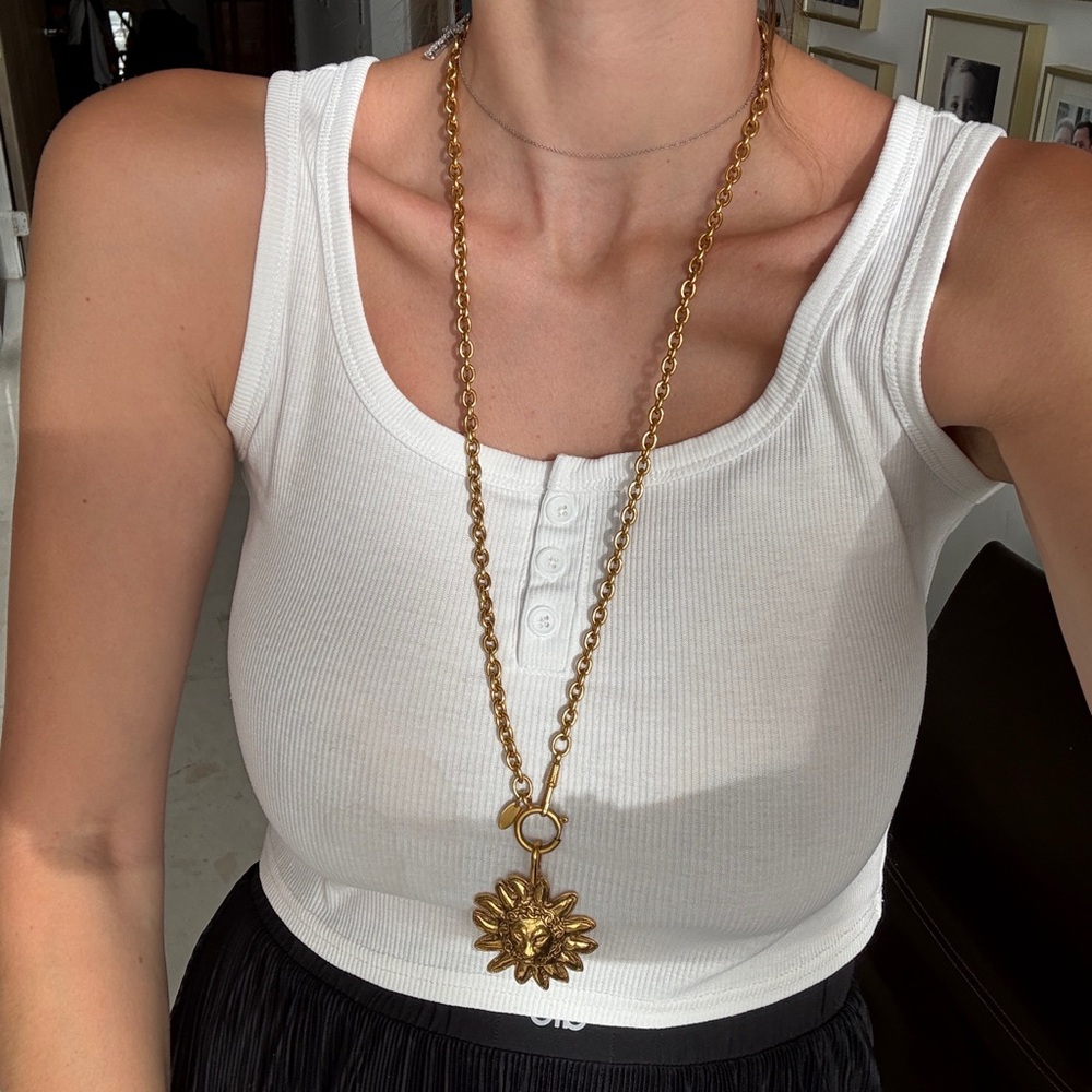 LOT 2269 24K gold plated CHANEL vintage lion head pendant necklace early 80s - Picture 7 of 8